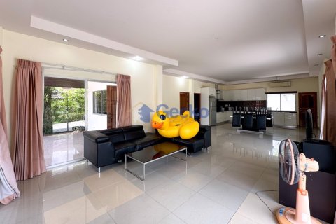 House in Pattaya, Thailand 3 bedrooms № 196229 - photo 13