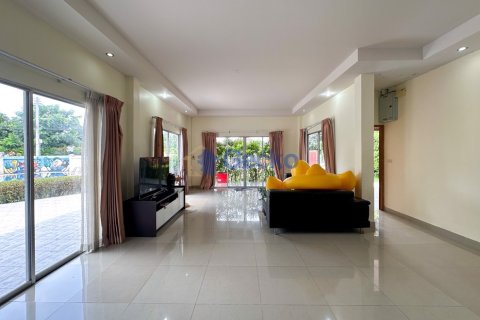 House in Pattaya, Thailand 3 bedrooms № 196229 - photo 21