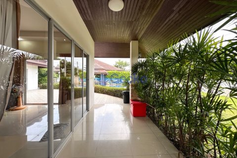 House in Pattaya, Thailand 3 bedrooms № 196229 - photo 15