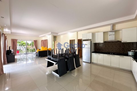 House in Pattaya, Thailand 3 bedrooms № 196229 - photo 10