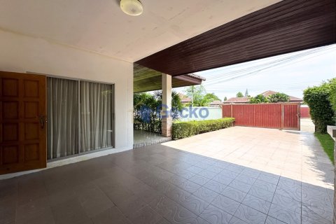 House in Pattaya, Thailand 3 bedrooms № 196229 - photo 9