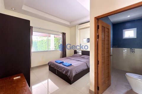 House in Pattaya, Thailand 3 bedrooms № 196229 - photo 16