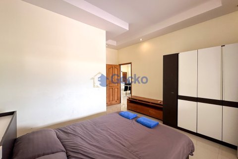 House in Pattaya, Thailand 3 bedrooms № 196229 - photo 17