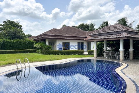House in Pattaya, Thailand 3 bedrooms № 196229