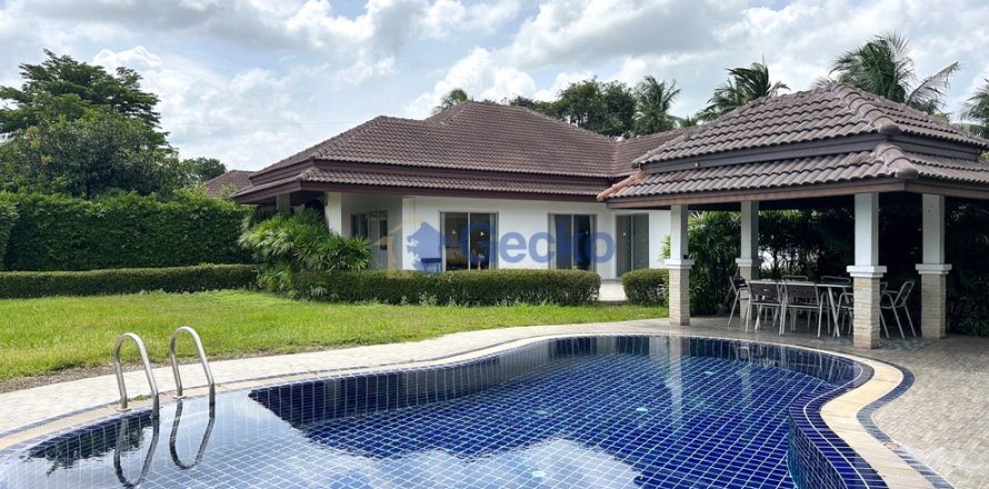 House in Pattaya, Thailand 3 bedrooms № 196229