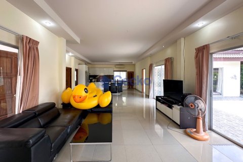 House in Pattaya, Thailand 3 bedrooms № 196229 - photo 12