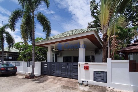 House in Pattaya, Thailand 4 bedrooms № 196226