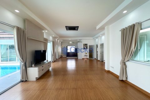 House in Pattaya, Thailand 3 bedrooms № 196230 - photo 25