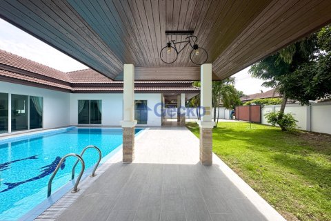 House in Pattaya, Thailand 3 bedrooms № 196230 - photo 15