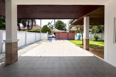 House in Pattaya, Thailand 3 bedrooms № 196230 - photo 19