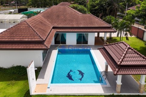House in Pattaya, Thailand 3 bedrooms № 196230 - photo 2