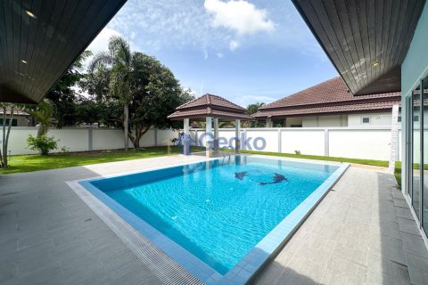 House in Pattaya, Thailand 3 bedrooms № 196230 - photo 8