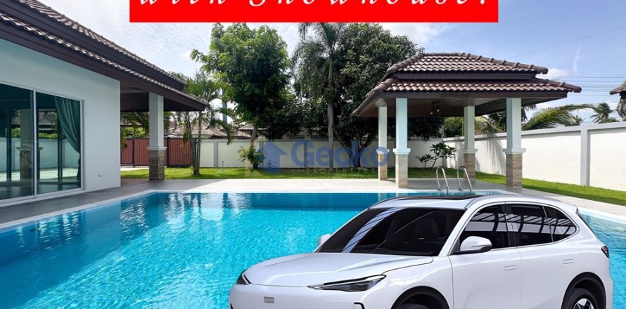 House in Pattaya, Thailand 3 bedrooms № 196230