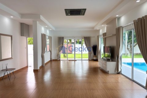House in Pattaya, Thailand 3 bedrooms № 196230 - photo 23
