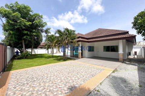 House in Pattaya, Thailand 3 bedrooms № 196230 - photo 20