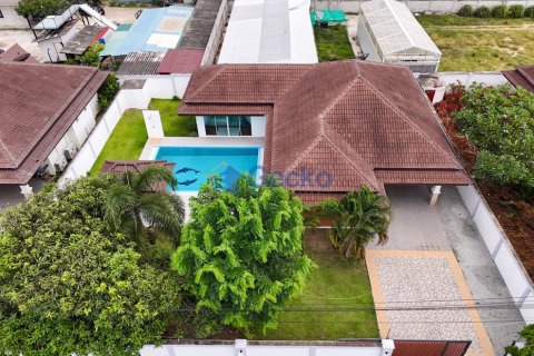 House in Pattaya, Thailand 3 bedrooms № 196230 - photo 9