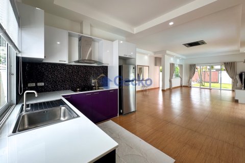 House in Pattaya, Thailand 3 bedrooms № 196230 - photo 21