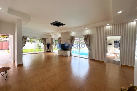 House in Pattaya, Thailand 3 bedrooms № 196230 - photo 24