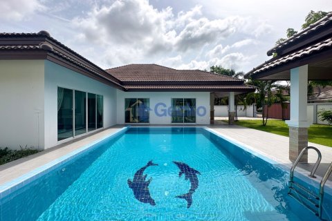 House in Pattaya, Thailand 3 bedrooms № 196230 - photo 4