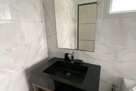 Кондоминиум с 2 спальнями в Хуай Кванге, Бангкок, Таиланд № 135804 - фото 5