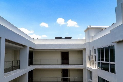 Condo in Chiang Mai, Thailand, 2 bedrooms  № 120125 - photo 15