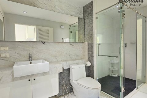 Condo in Kamala, Thailand, 1 bedroom  № 179216 - photo 17