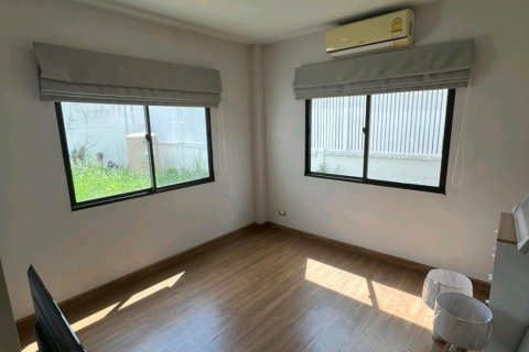 Дом в Кханнаяу, Бангкок, Таиланд с 4 спальнями  № 151680 - фото 3