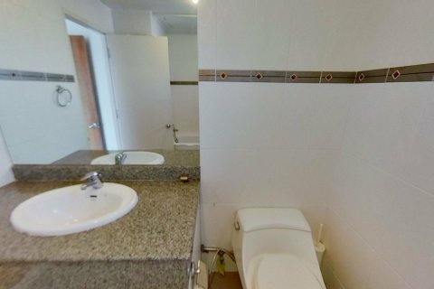 Condo à Khlong Toei, Bangkok, Thaïlande, 2 chambres  № 151679 - photo 10