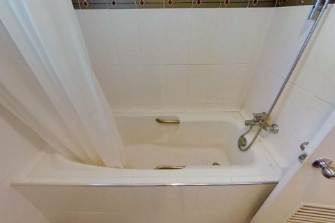 Condo à Khlong Toei, Bangkok, Thaïlande, 2 chambres  № 151679 - photo 9