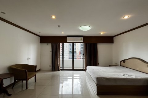 Condo in Khlong Toei, Bangkok, Thailand, 3 bedrooms № 201272 - photo 13