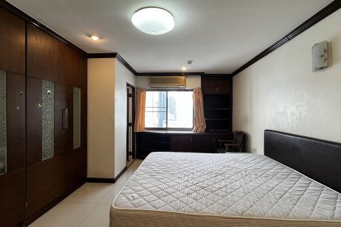 Condo in Khlong Toei, Bangkok, Thailand, 3 bedrooms № 201272 - photo 3