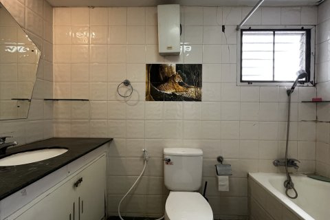 Condo in Khlong Toei, Bangkok, Thailand, 3 bedrooms № 201272 - photo 5