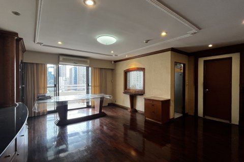 Condo in Khlong Toei, Bangkok, Thailand, 3 bedrooms № 201272 - photo 6