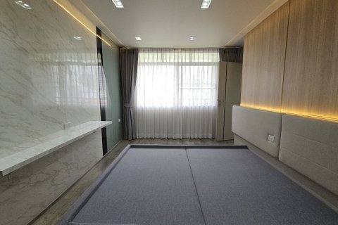 Condo in Bang Rak, Bangkok, Thailand, 2 bedrooms № 201270 - photo 11