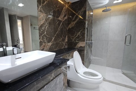 Condo in Bang Rak, Bangkok, Thailand, 2 bedrooms № 201270 - photo 8