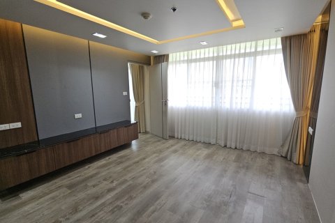 Condo in Bang Rak, Bangkok, Thailand, 2 bedrooms № 201270 - photo 13