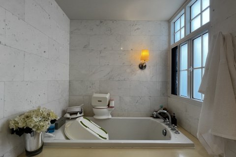 Townhouse in Watthana, Bangkok, Thailand 4 bedrooms № 201271 - photo 2