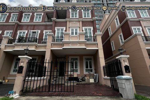 Townhouse in Watthana, Bangkok, Thailand 4 bedrooms № 201271 - photo 1