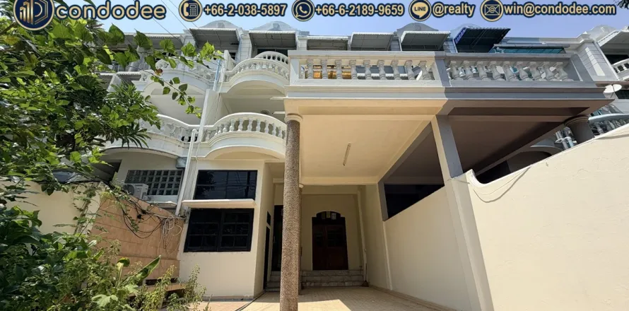 Townhouse in Watthana, Bangkok, Thailand 4 bedrooms № 201355