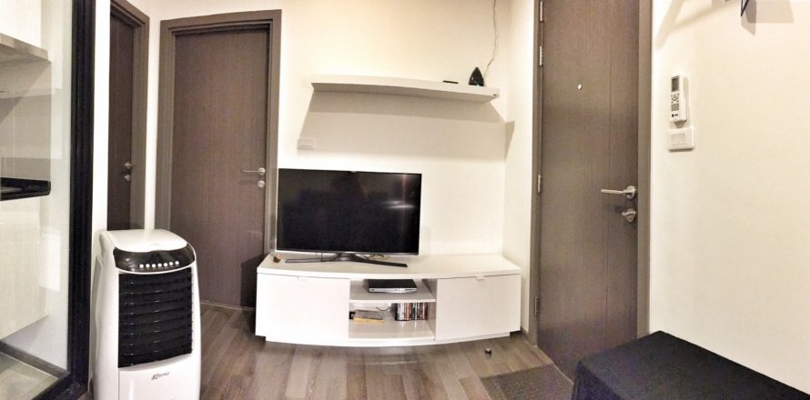 Студия в кондо в Ваттхане, Бангкок, Таиланд № 140600