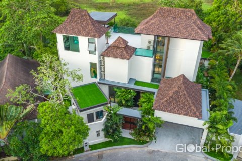 House in Pattaya, Thailand 6 bedrooms № 200264
