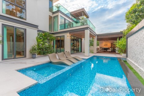 House in Pattaya, Thailand 6 bedrooms № 200264 - photo 8