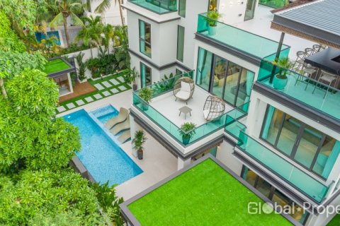 House in Pattaya, Thailand 6 bedrooms № 200264 - photo 6