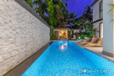 House in Pattaya, Thailand 6 bedrooms № 200264 - photo 13