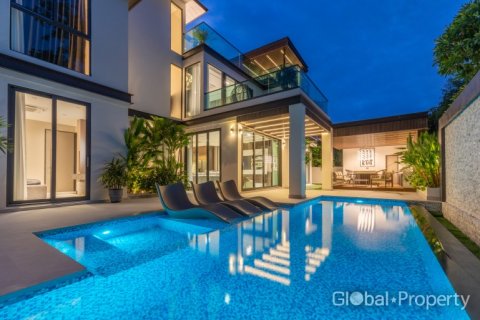 House in Pattaya, Thailand 6 bedrooms № 200264 - photo 11