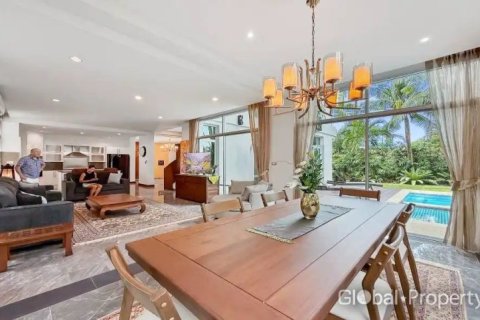 House in Pattaya, Thailand 4 bedrooms № 200265 - photo 19