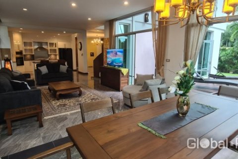 House in Pattaya, Thailand 4 bedrooms № 200265 - photo 24