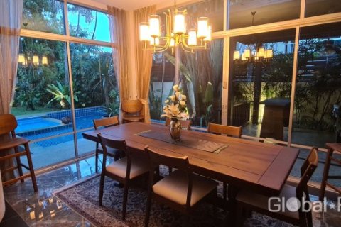 House in Pattaya, Thailand 4 bedrooms № 200265 - photo 27