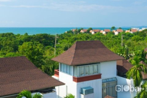House in Pattaya, Thailand 4 bedrooms № 200265 - photo 2