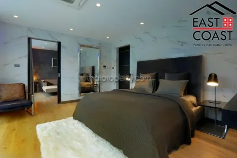 Casa de 6 dormitorios en Pattaya, Tailandia № 213645 - foto 16